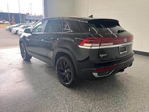 2026 Volkswagen Atlas Cross Sport 2.0T SE w/Technology 4MOTION