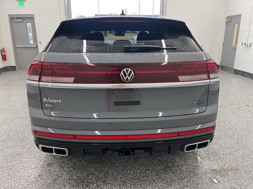 pure gray 2026 Volkswagen Atlas Cross Sport 2.0T SEL Premium