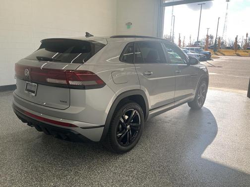 2026 Volkswagen Atlas Cross Sport 2.0T SEL