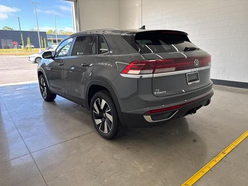 2025 Volkswagen Atlas Cross Sport 2.0T SE w/Technology 4MOTION