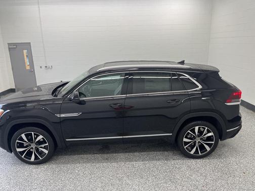 2026 Volkswagen Atlas Cross Sport 2.0T SEL Premium
