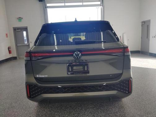 2026 Volkswagen Tiguan 2.0T SE R-Line Black 4MOTION