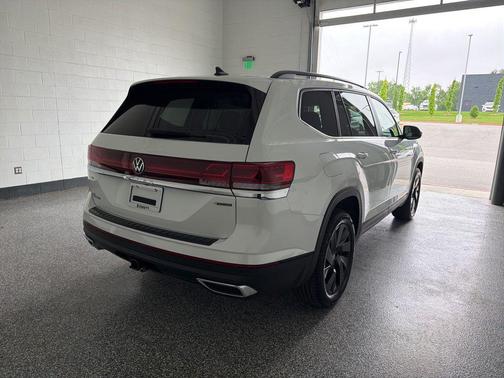 Opal White Pearl 2026 Volkswagen Atlas 2.0T SE w/Technology 4MOTION