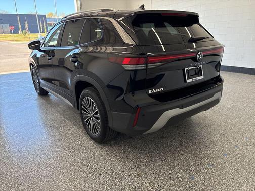 deep black pearl 2026 Volkswagen Tiguan 2.0T S