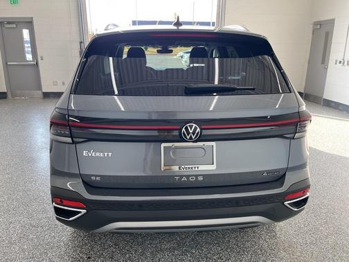 2026 Volkswagen Taos SE