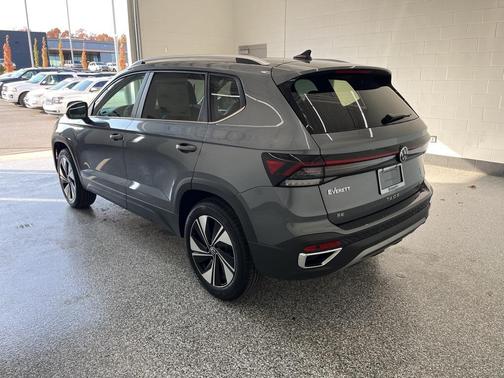 2026 Volkswagen Taos SE