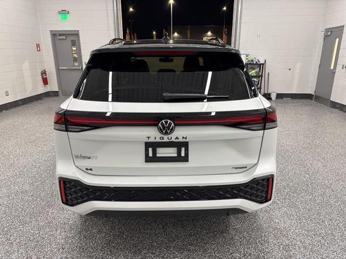 2026 Volkswagen Tiguan 2.0T SE R-Line Black 4MOTION