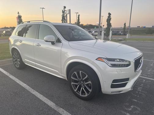 2019 Volvo XC90 T6 Momentum