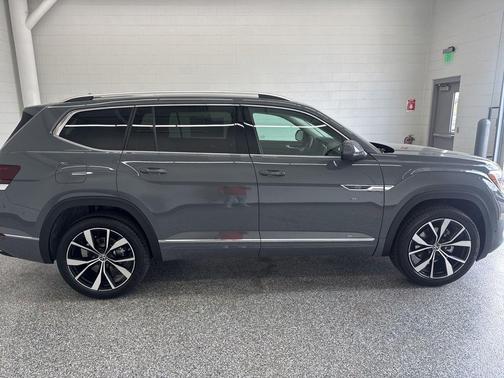Pure Gray 2026 Volkswagen Atlas 2.0T SEL Premium R-Line 4MOTION