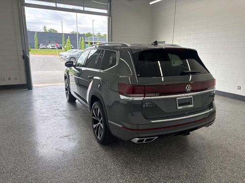 Pure Gray 2026 Volkswagen Atlas 2.0T SEL Premium R-Line 4MOTION