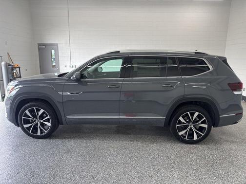 Pure Gray 2026 Volkswagen Atlas 2.0T SEL Premium R-Line 4MOTION