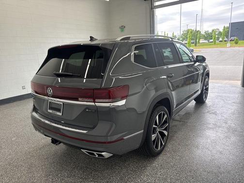 Pure Gray 2026 Volkswagen Atlas 2.0T SEL Premium R-Line 4MOTION