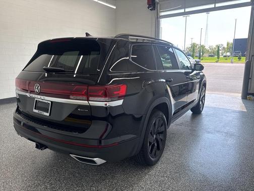 2026 Volkswagen Atlas 2.0T SE w/Technology 4MOTION