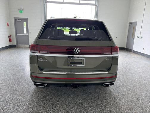 Avocado Green Pearl 2026 Volkswagen Atlas 2.0T SEL Premium R-Line 4MOTION