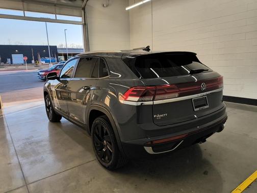 2025 Volkswagen Atlas Cross Sport 2.0T SE w/Technology 4MOTION
