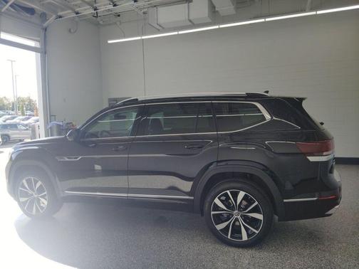 Deep Black Pearl 2026 Volkswagen Atlas 2.0T SEL Premium R-Line 4MOTION