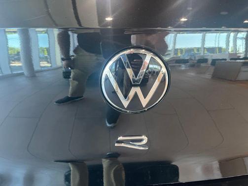 mythos black metallic 2026 Volkswagen Golf R 2.0T DSG