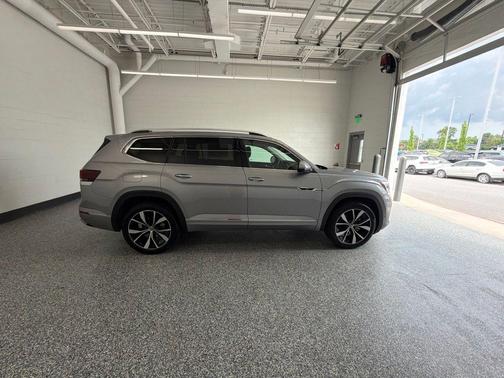 Silver Mist Metallic 2026 Volkswagen Atlas 2.0T SEL Premium R-Line 4MOTION