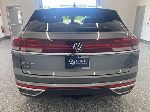 Platinum Gray Metallic 2025 Volkswagen Atlas Cross Sport 2.0T SEL