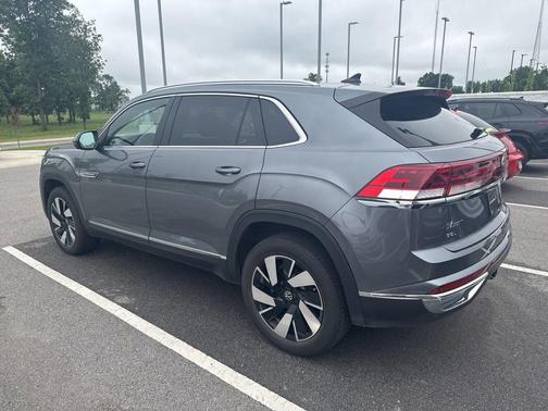 Platinum Gray Metallic 2025 Volkswagen Atlas Cross Sport 2.0T SEL