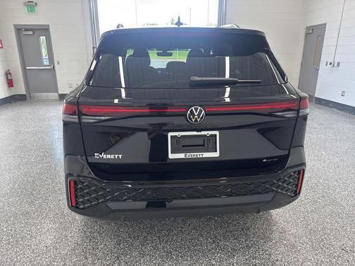 2025 Volkswagen Tiguan 2.0T SE R-Line Black 4MOTION