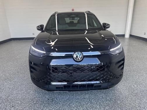 2025 Volkswagen Tiguan 2.0T SE R-Line Black 4MOTION