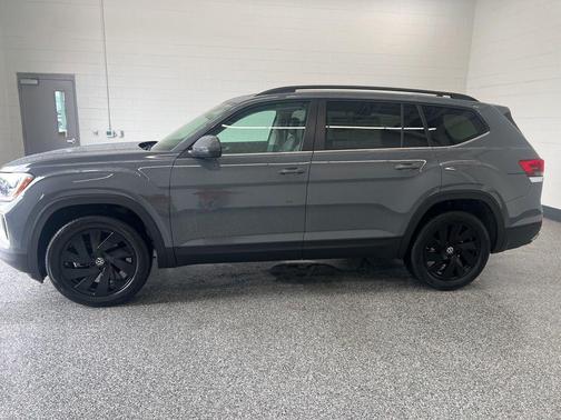 Pure Gray 2026 Volkswagen Atlas 2.0T SE w/Technology 4MOTION