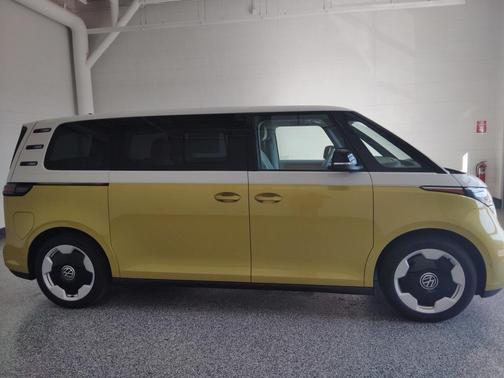 2025 Volkswagen ID. Buzz Pro S Plus with 4MOTION