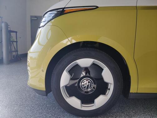 2025 Volkswagen ID. Buzz Pro S Plus with 4MOTION