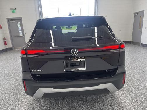 2025 Volkswagen Tiguan 2.0T SE 4MOTION
