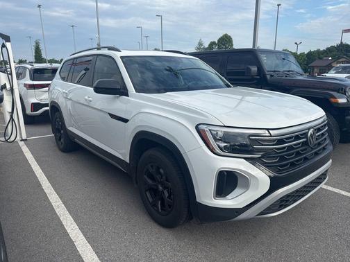 Pure White 2024 Volkswagen Atlas 2.0T SE w/Technology 4MOTION
