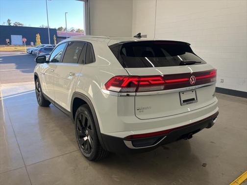 2025 Volkswagen Atlas Cross Sport 2.0T SE w/Technology 4MOTION
