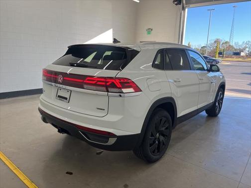 2025 Volkswagen Atlas Cross Sport 2.0T SE w/Technology 4MOTION
