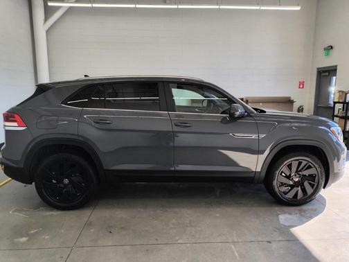 2025 Volkswagen Atlas Cross Sport 2.0T SE w/Technology 4MOTION