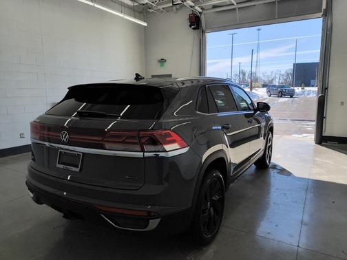2025 Volkswagen Atlas Cross Sport 2.0T SE w/Technology 4MOTION