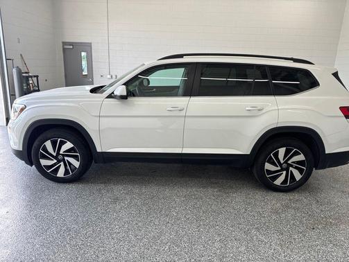 opal white pearl 2026 Volkswagen Atlas 2.0T SE w/Technology