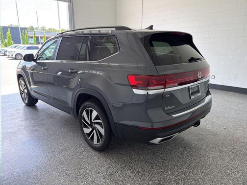 Pure Gray 2026 Volkswagen Atlas 2.0T SE w/Technology 4MOTION