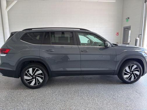 Pure Gray 2026 Volkswagen Atlas 2.0T SE w/Technology 4MOTION