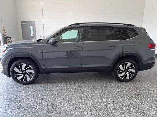 Pure Gray 2026 Volkswagen Atlas 2.0T SE w/Technology 4MOTION