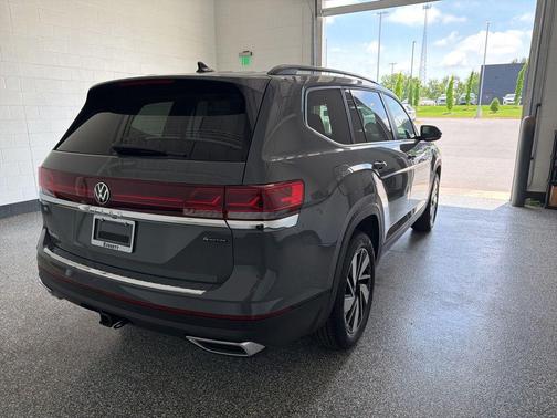 Pure Gray 2026 Volkswagen Atlas 2.0T SE w/Technology 4MOTION
