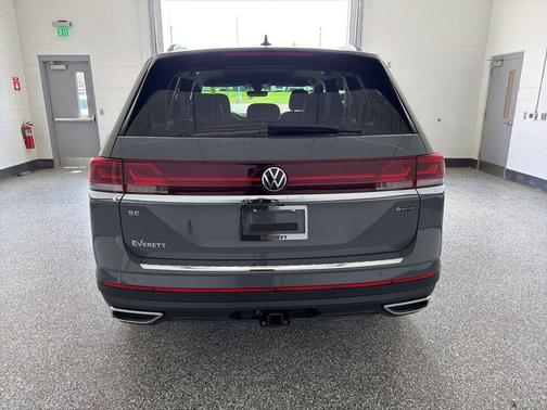 Pure Gray 2026 Volkswagen Atlas 2.0T SE w/Technology 4MOTION