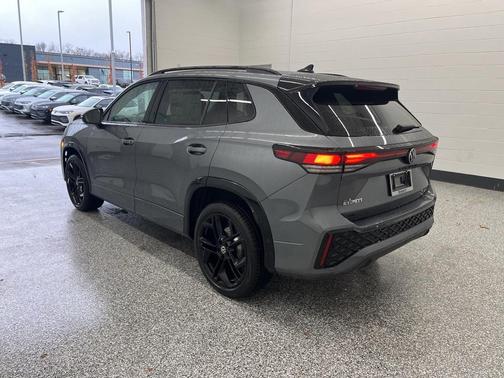 2026 Volkswagen Tiguan 2.0T SE R-Line Black 4MOTION