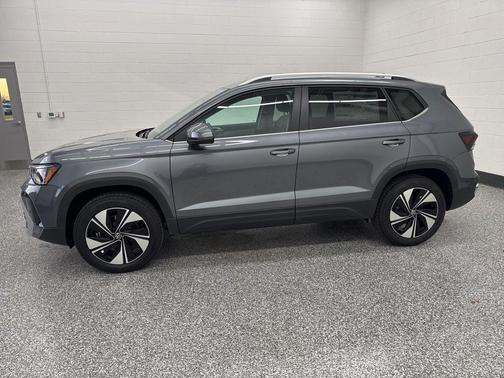 Platinum Gray Metallic 2026 Volkswagen Taos SE