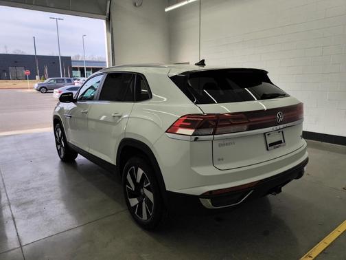 2025 Volkswagen Atlas Cross Sport 2.0T SE w/Technology 4MOTION