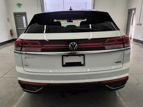 2025 Volkswagen Atlas Cross Sport 2.0T SE w/Technology 4MOTION