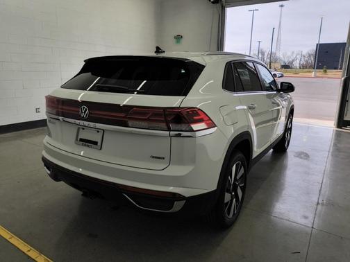 2025 Volkswagen Atlas Cross Sport 2.0T SE w/Technology 4MOTION