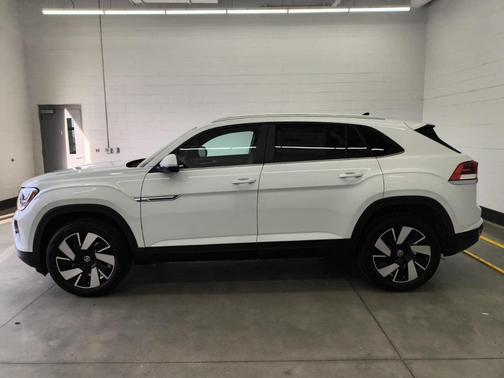 2025 Volkswagen Atlas Cross Sport 2.0T SE w/Technology 4MOTION