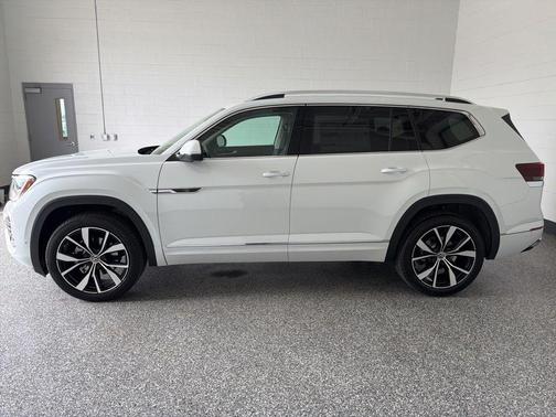 Opal White Pearl 2026 Volkswagen Atlas 2.0T SEL Premium R-Line 4MOTION