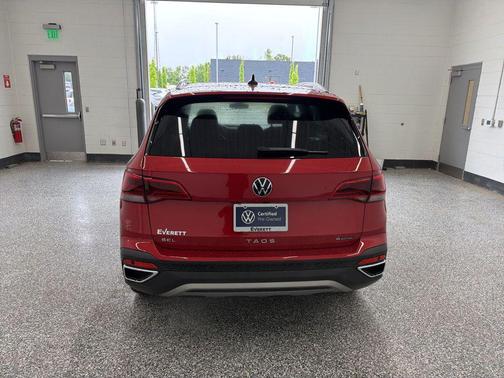 Kings Red Metallic 2024 Volkswagen Taos 1.5T SEL