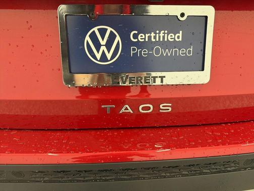 Kings Red Metallic 2024 Volkswagen Taos 1.5T SEL